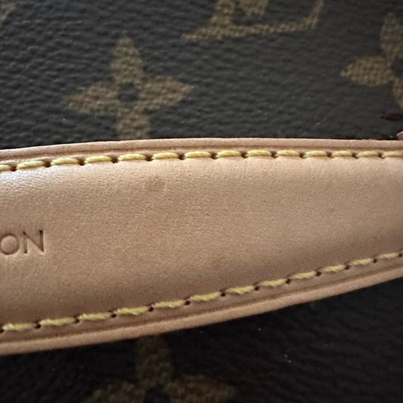Louis Vuitton nice mini toiletry bag - Picture 12 of 13
